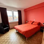 Large Sunny And Bright Apartment With Park View