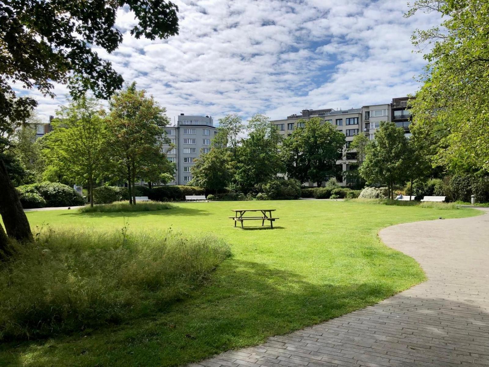 Large Sunny And Bright With Park View Appartement Oostende